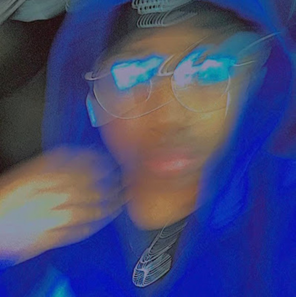 Meet your Posher, Micah - Picture 1 of 1